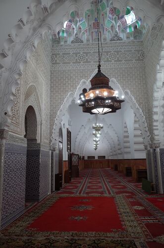 Vista de la nave inmediata al muro de la qibla de la mezquita de Salé