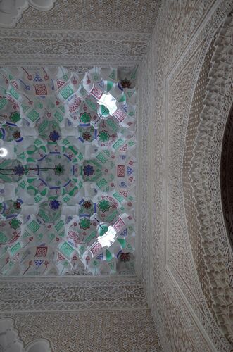 La cúpula de mocárabes y el arco del mihrab de la mezquita de Salé