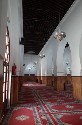 Vista longitudinal de la nave extrema noreste de la sala de oración de la mezquita de Salé