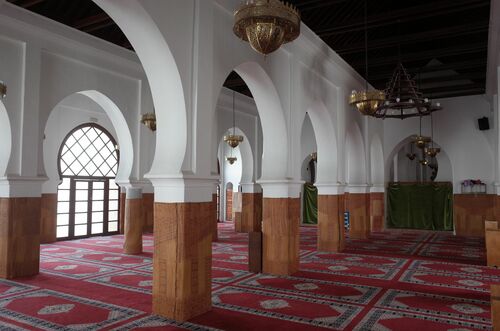 La mezquita de la mujeres en el lado suroeste del patio de la mezquita de Salé vista desde el oeste