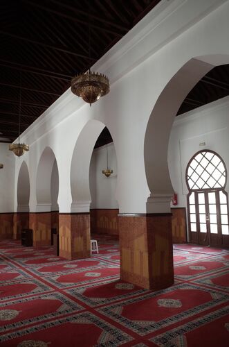 Naves del lado noreste del patio de la mezquita de Salé desde el sur