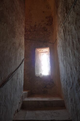 Un tramo de la rampa con ventana del alminar de la mezquita de Safi