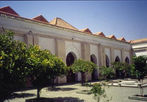 La fachada de la sala de oración hacia el patio de la segunda fase