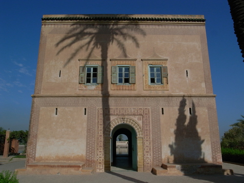 Acceso al pabellón meridional del albercón de la Menara de Marrakech