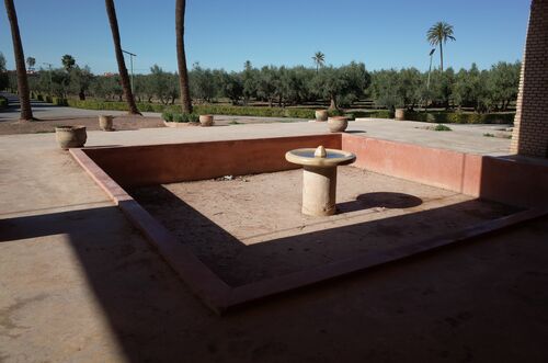 Fuente y alberca del lado norte del albercón de la Menara de Marrakech