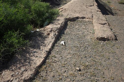 Extremo sur de la presa de Sidi Bu Othman mostrando la estructura de la misma