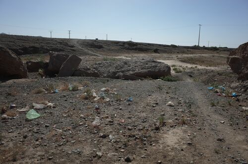 Vista desde aguas arriba dle sector central de la presa de Sidi Bu Othman roto por la corriente del barranco