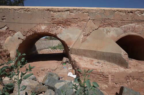 Arco 29 y tajamar inmediato del puente sobre el wadi Tensift desde aguas arriba