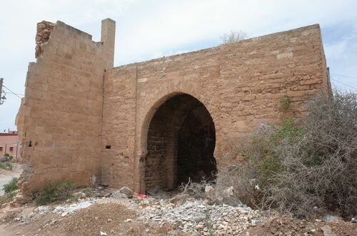 Arco exterior de la Bab al-Qabli del ribat de Tit
