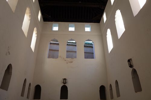 Vista de la parte superior de la sala de abluciones de la mida de la mezquita al-Qarawiyyin de Fez desde el sur