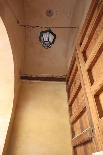 Detalle del lateral occidental de la puerta externa de la Bāb al-Gīsa de Fez