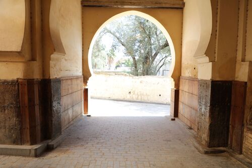 Puerta hacia el interior de la medina de la Bāb al-Gīsa de Fez