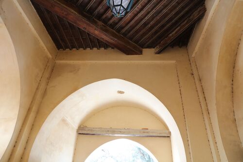 Espacio en recodo del interior de la Bāb al-Gīsa de Fez