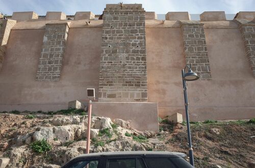 Restos almohades incrustados en la muralla de la alcazaba de Rabat