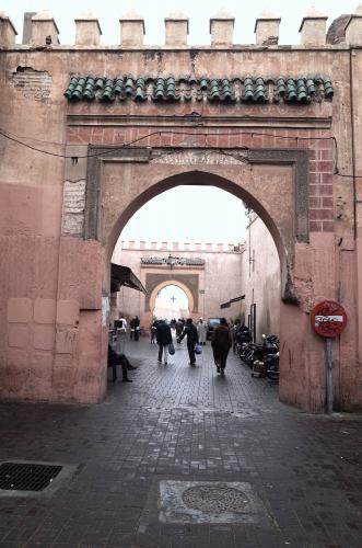 Puerta actual interior del lado sur de la Bāb Aknāw