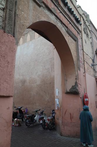 Puerta actual interior del lado sur de la Bāb Aknāw