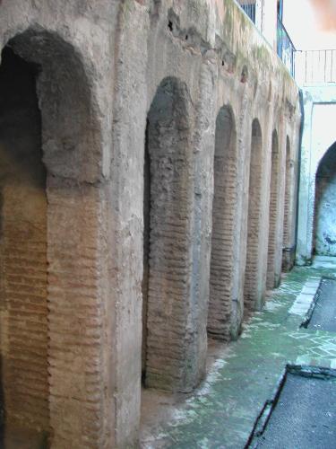 Pórtico septentrional almohade del jardín inferior