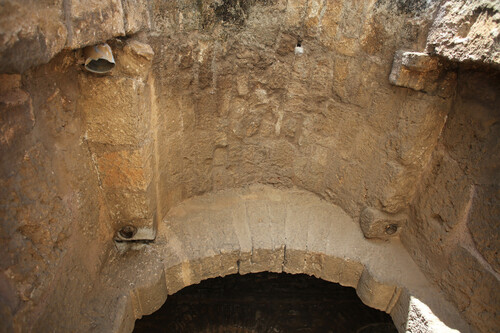 Gorroneras del arco interior de la puerta del Socorro de Niebla