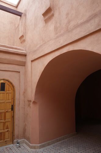 Comunicación entre el patio y el espacio cubierto de la Bāb Agmāt de Marrakech