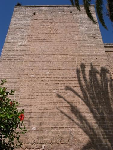 Frente de la torre izquierda de la Bāb al-Rawāḥ