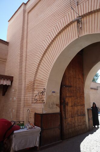 Jamba izquierda de la Bab Tagzut de Marrakech