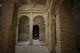 La sala templada del hammam del alcázar de Jerez con el arco de paso a la sala caliente