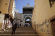 Puerta principal de la mezquita de los Andalusíes de Fez  en la calle que asciende desde el río