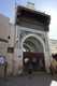 Puerta principal de la mezquita de los Andalusíes de Fez desde la puerta de la mida