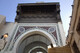 Detalle del arco y el tejaroz de la puerta principal de la mezquita de los Andalusíes de Fez