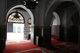 Acceso desde el patio a la nave axial de la sala de oración  de la mezquita de la Qasba de Rabat