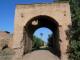 Interior del recinto de Dār al-Hanāʾ desde la puerta occidental