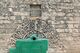 Detalle de la decoración de la puerta de acceso del alminar mayor del ribat de Tit. En la parte superior se ve el hueco para una inscripción fundacional