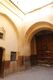 Vista de la puerta externa y el patio interior de la Bāb al-Gīsa de Fez